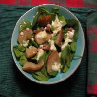 Baby Spinach, Pear and Walnut Salad_image