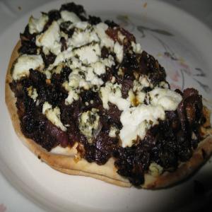 Caramelized Onion and Goat Cheese Pizza_image