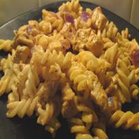 Creamy Red Pesto Chicken With Pasta_image