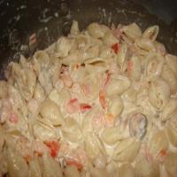 Shrimp Fettucinni Alfredo With Mushrooms and Tomato_image