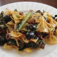 Mediterranean Pasta with Greens_image