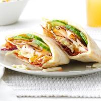 Turkey Pitas with Creamy Slaw_image