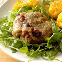 Cranberry Turkey Burgers with Arugula Salad_image