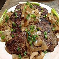 PAN SEARED BEEF LIVER & ONIONS_image
