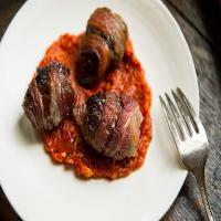 Chorizo-Stuffed Dates With Piquillo Pepper Sauce_image