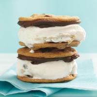 Chocolate Chip Cookie Ice Cream Sandwiches_image