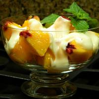 Fresh Peaches with Honey-Vanilla Creme Fraiche_image