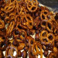 Spiced Glazed Nuts and Pretzel Mix_image