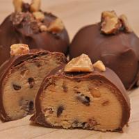 Easy Chocolate Chip Cookie Dough Truffles_image