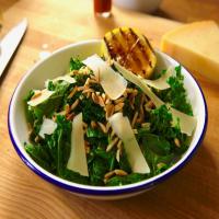 Garlicky, Lemony Kale image