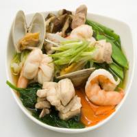 Udon Noodles with Chicken, Shellfish, and Vegetables image