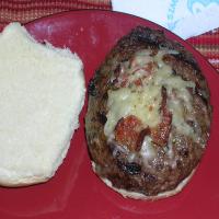 Bacon and Pepper Jack Stuffed Hamburgers_image