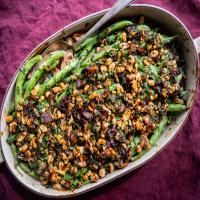Green Bean Casserole With Walnut Bacon Crumble_image