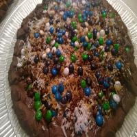 Linda's Holiday M&m Candy Bar Pizza_image