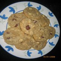 The Best Chocolate Chip Oatmeal Cookies_image