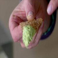 Avocado Hummus with Crispy Pita Chips_image