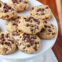 Soft-Baked Almond Flour Chocolate Chip Cookies_image