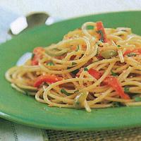 Spaghetti with Anchovies, Olives, and Toasted Bread Crumbs_image