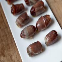 Warm Dates with Blue Cheese and Prosciutto_image