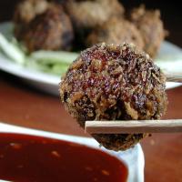 Panko Crusted Meatballs Wrapped in Lettuce Cups_image