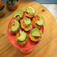 Avocado-Tomato Breakfast Tot Cups_image