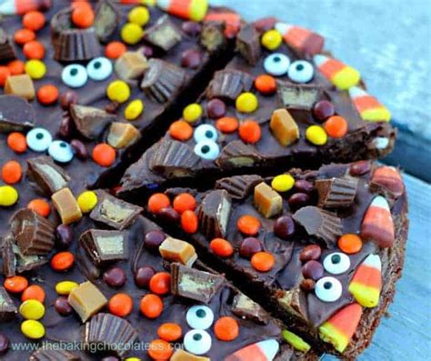 wicked-good-halloween-brownie-pizza-the-baking image