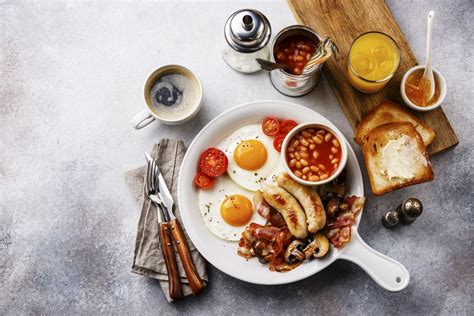 what-makes-up-a-full-irish-breakfast-the-spruce-eats image