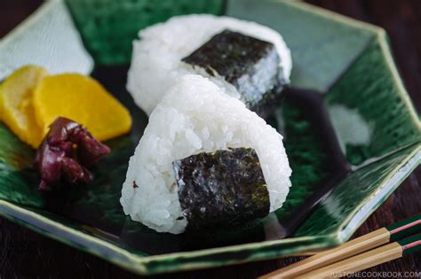 onigiri-japanese-rice-balls-おにぎり-just-one-cookbook image