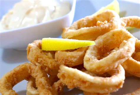 crispy-fried-calamari-recipe-kalamarakia image