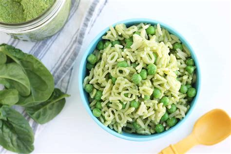 quick-spinach-pesto-with-pasta-and-peas-yummy image