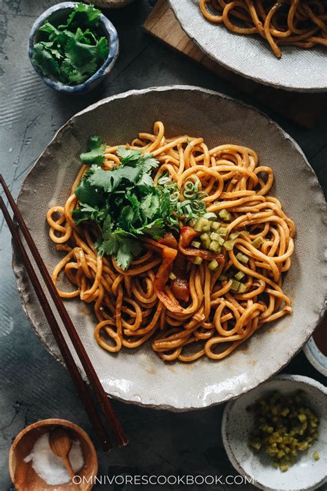 hot-dry-noodles-热干面-omnivores-cookbook image