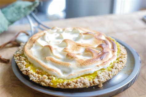 a-healthy-dessert-pie-recipe-lemon-meringue-pie image