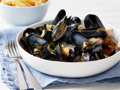 garlic-and-white-wine-mussels-recipe-food-network image