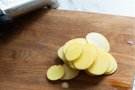air-fryer-potato-chips-crunchy-easy-healthy-air image