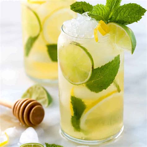 naturally-sweetened-iced-green-tea-jessica image