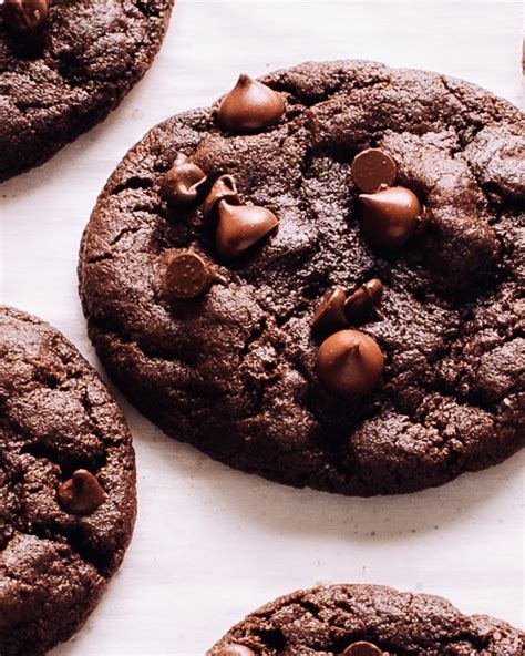 mint-chocolate-chip-cookies-foodess image