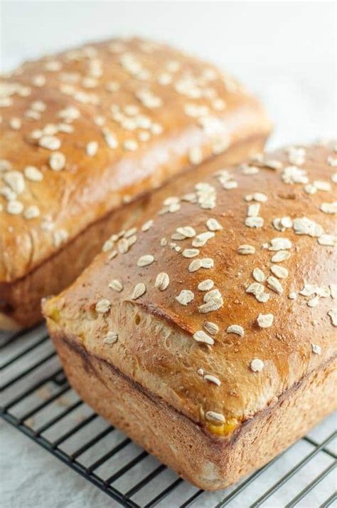 honey-oatmeal-bread-mamagourmand image