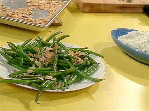green-beans-with-lemon-and-toasted-almonds-food image