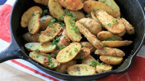 roasted-garlic-parmesan-fingerling-potatoes image