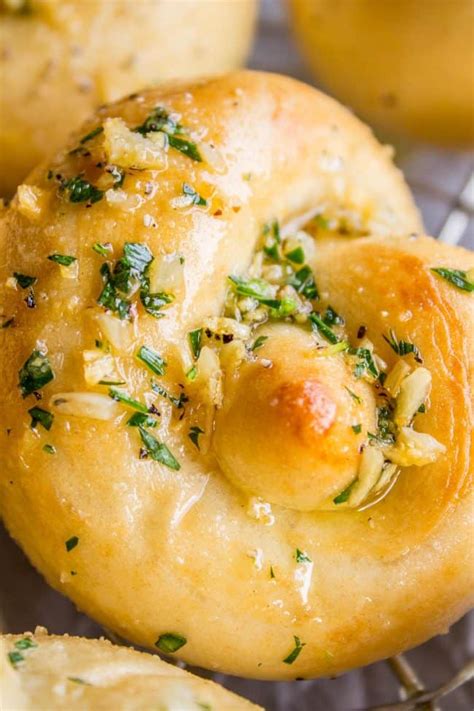 garlic-knots-recipe-from-the-food-charlatan image