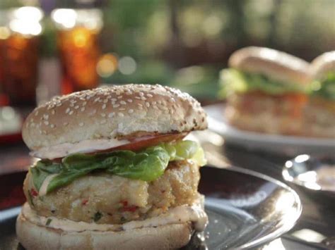 grilled-tuna-burgers-with-spicy-mayo-recipe-food image