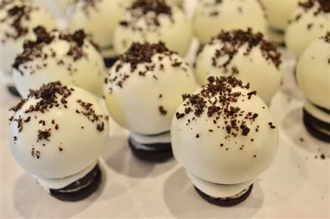 cookies-and-cream-oreo-truffles-this-delicious-house image