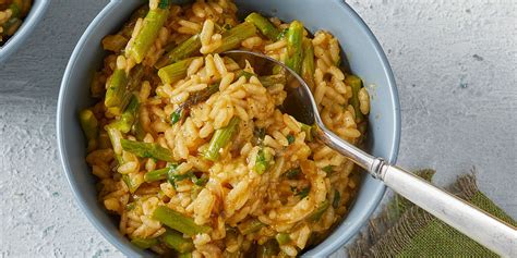 lemon-asparagus-risotto-recipe-eatingwell image