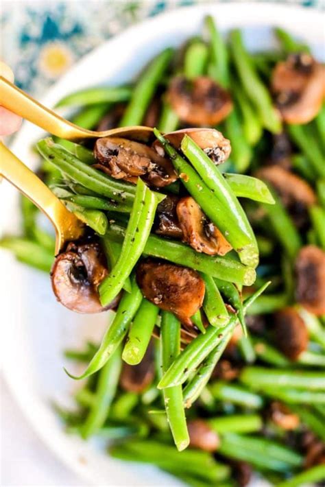 sauteed-green-beans-with-mushrooms image