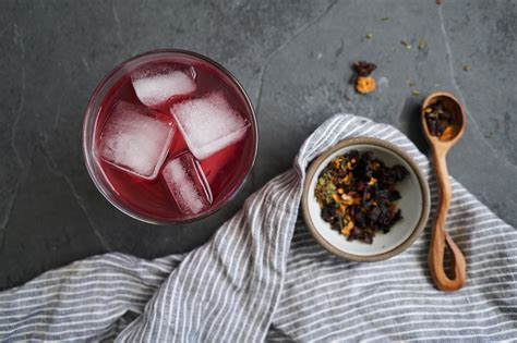 hibiscus-mint-summer-iced-tea-autoimmune-wellness image