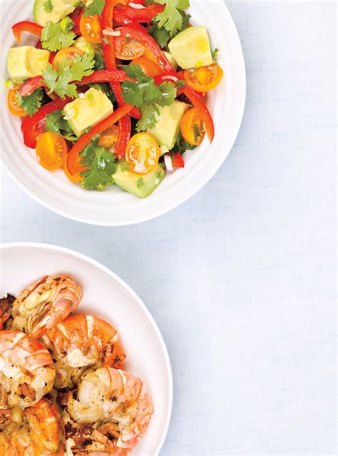 grilled-shrimp-with-avocado-salad-ricardo image