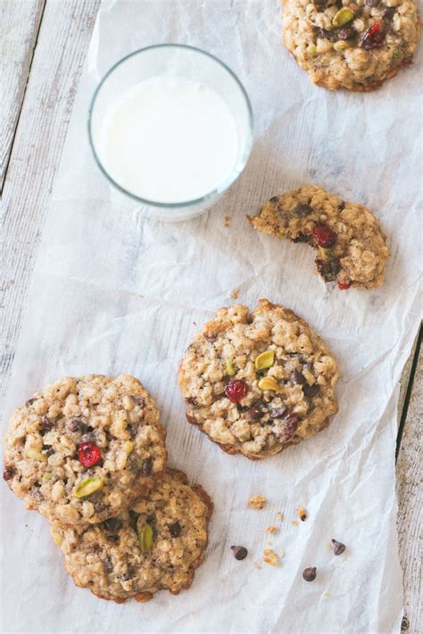 amazing-chewy-oatmeal-cookies-pretty image