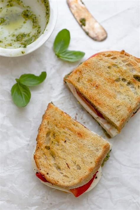 grilled-mozzarella-sandwich image