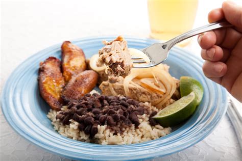 a-guide-to-food-in-cuba-what-to-expect-on-vacation image