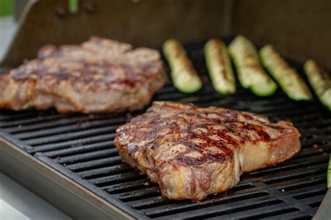 reverse-sear-steak-on-the-grill-tips image